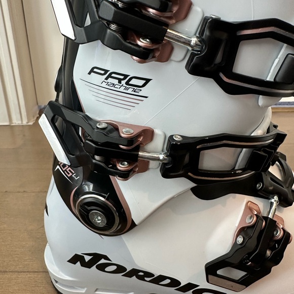 Nordica Promachine 105 Ski Boots - Women's 2023. 305 mm (26-26.5) - Picture 13 of 16